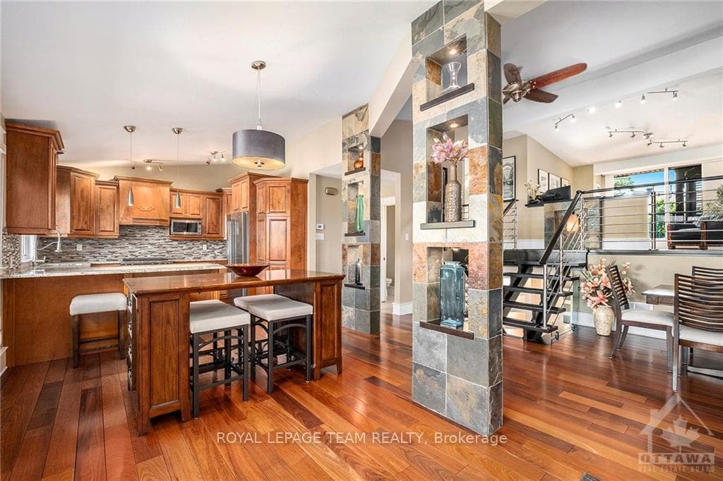 1352 VANCOUVER Avenue photo 9