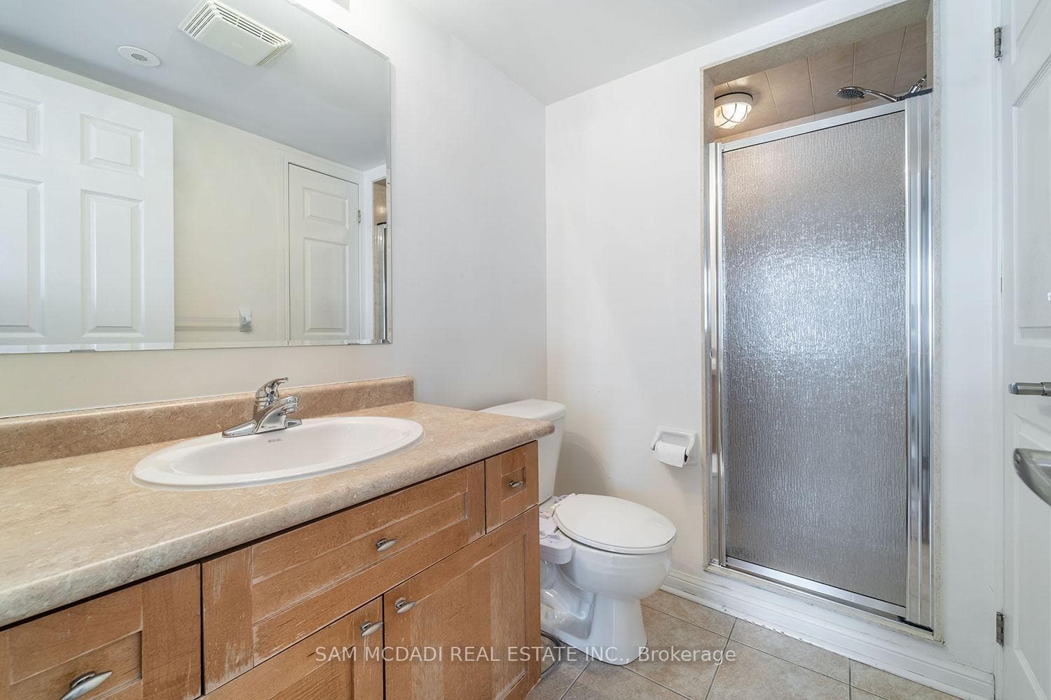 639 Dundas Street Unit 2 photo 20