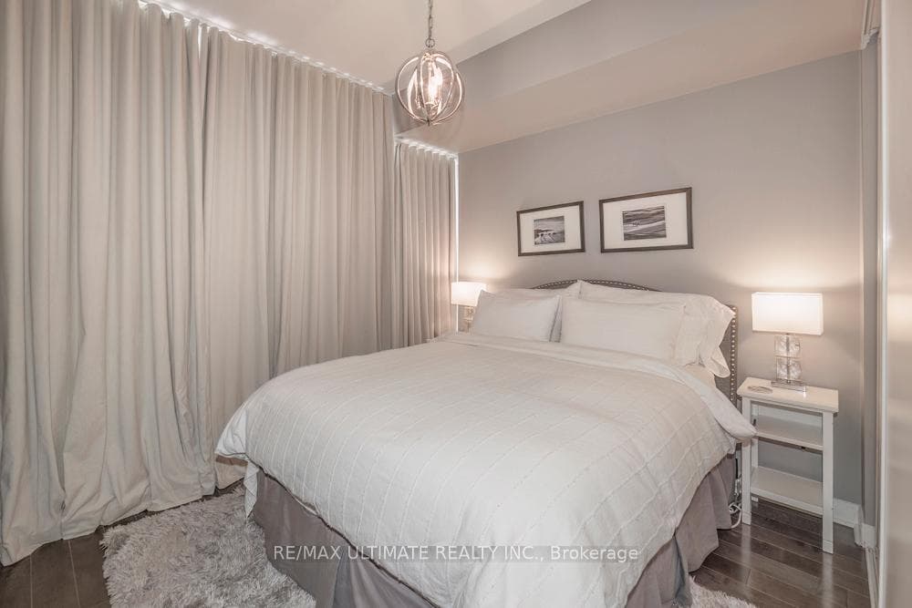 18 Yorkville Avenue Unit 2607 photo 12