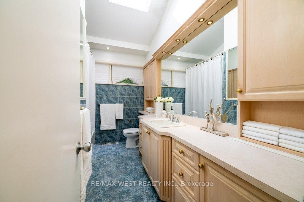 8 Farningham Crescent photo 13