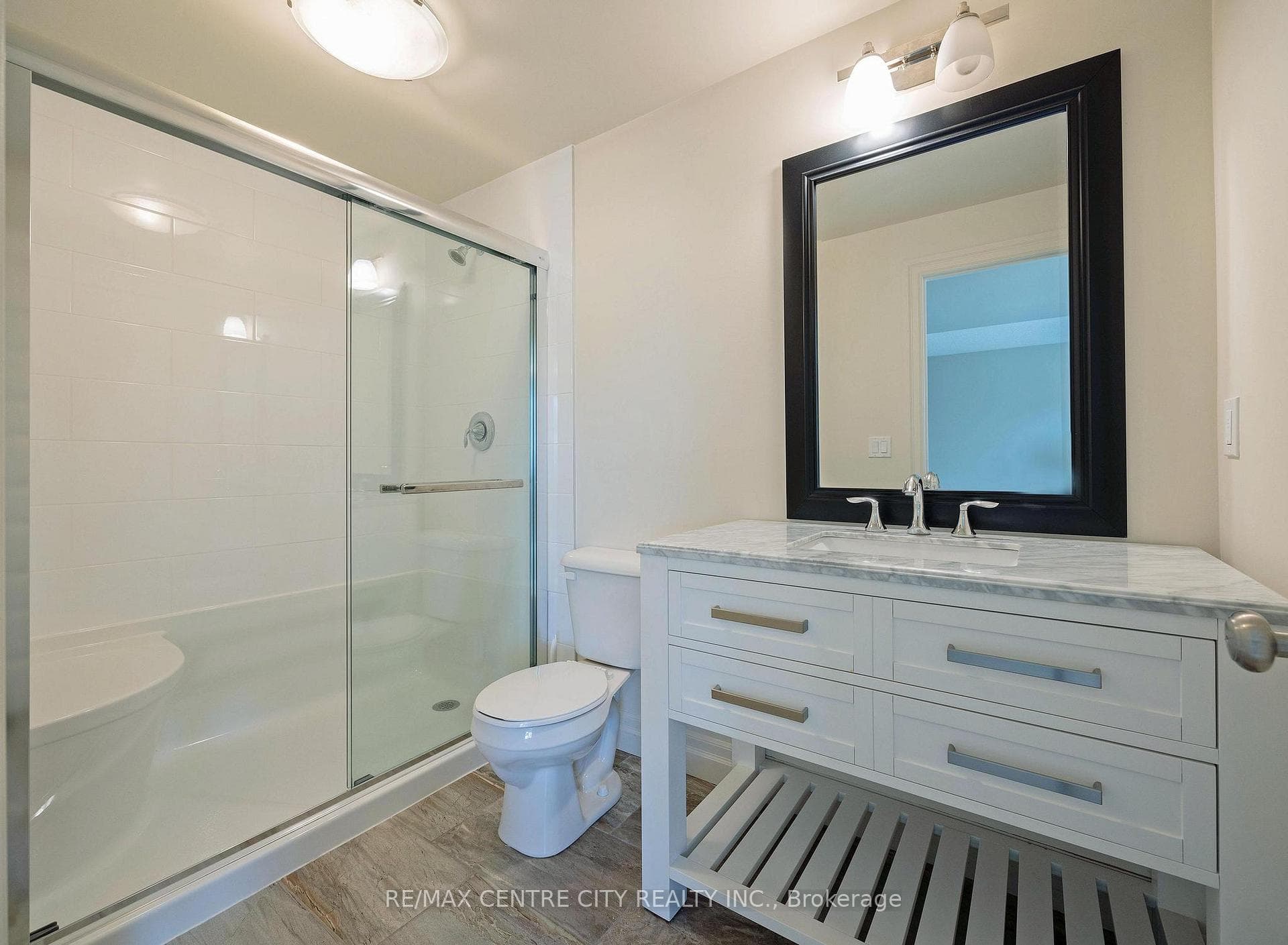 1850 BEAVERBROOK Avenue Unit 18 photo 31