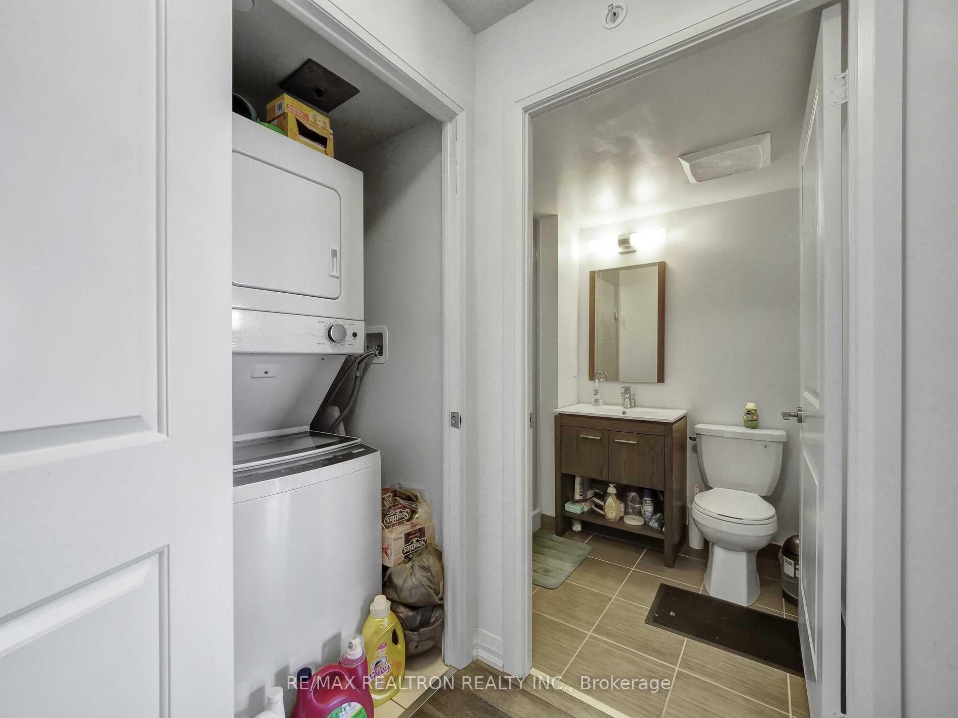 30 Meadowglen Place Unit 1505 photo 8