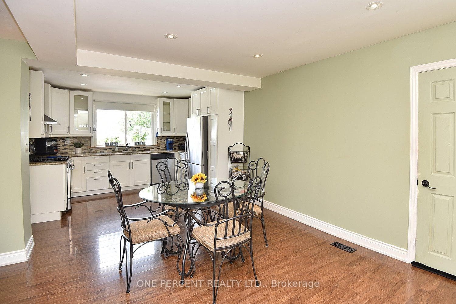 341 Margaret Avenue photo 10