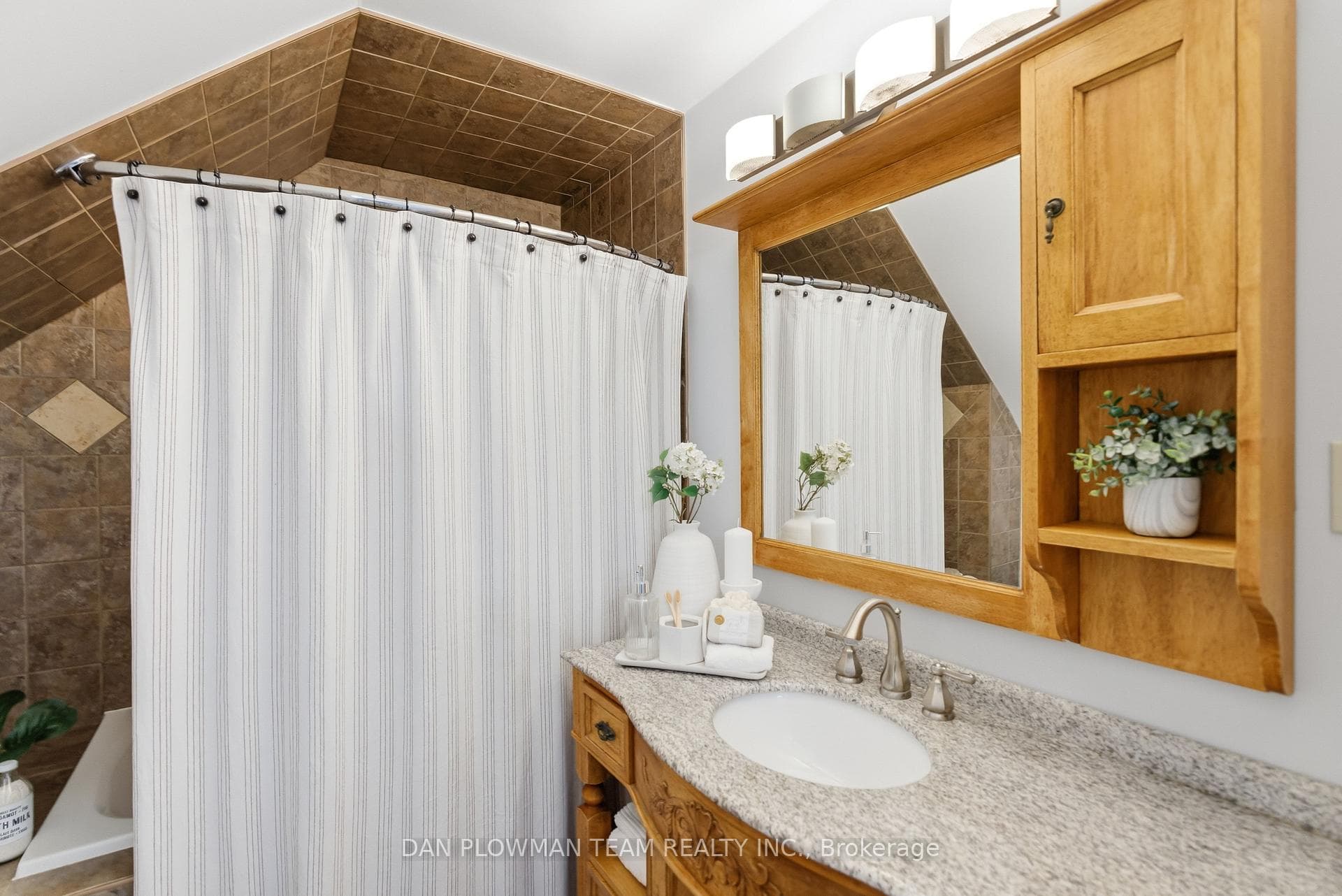 2502 Rundle Road photo 30