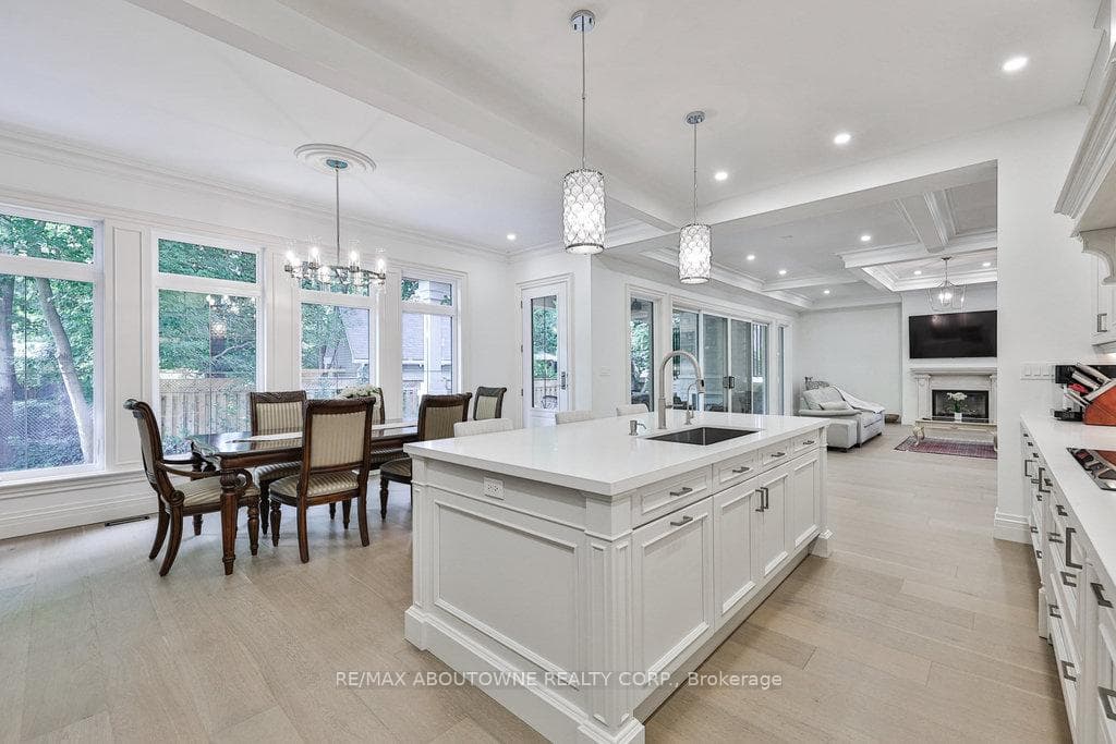 2409 Lakeshore Road photo 10
