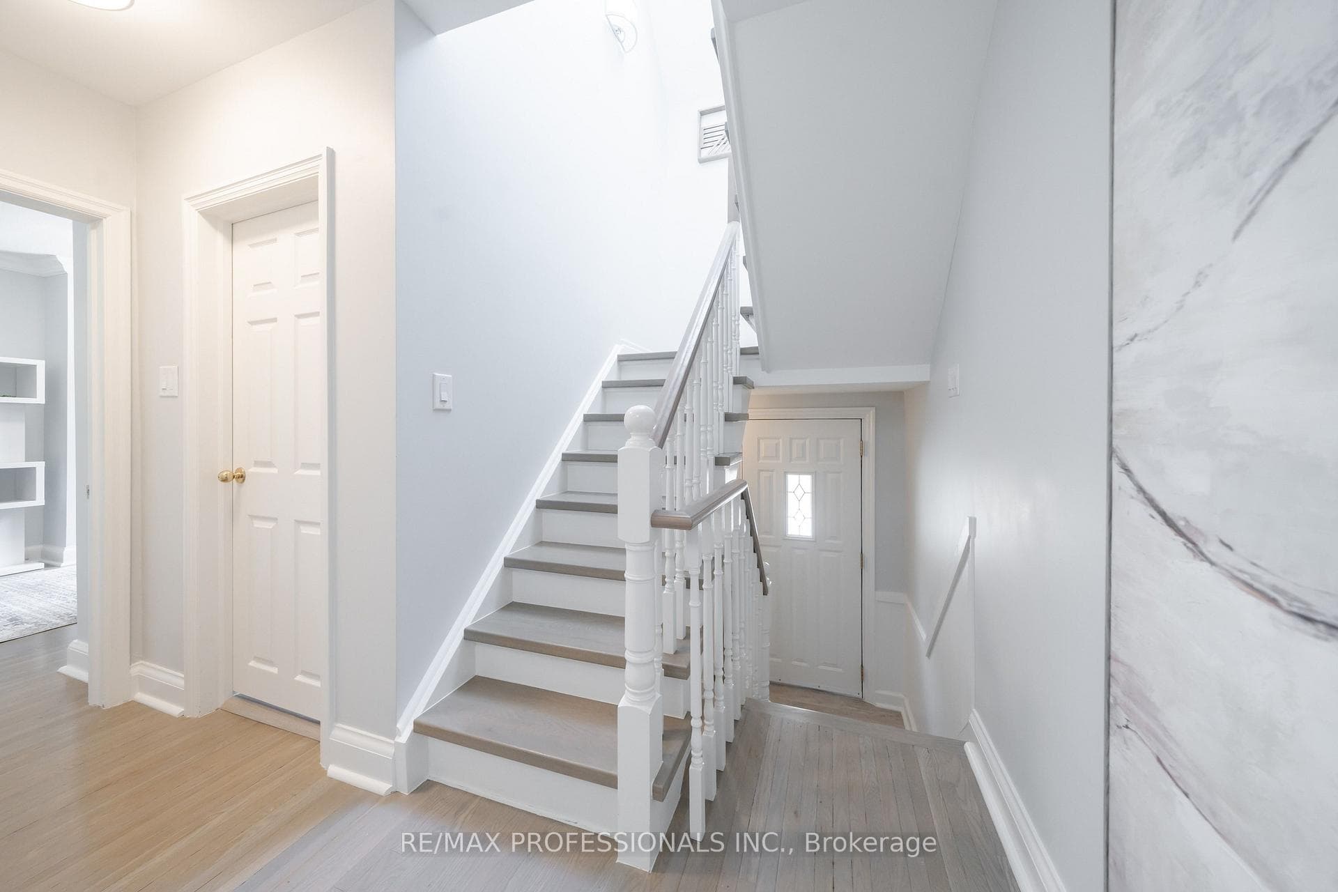 86 Van Dusen Boulevard photo 14