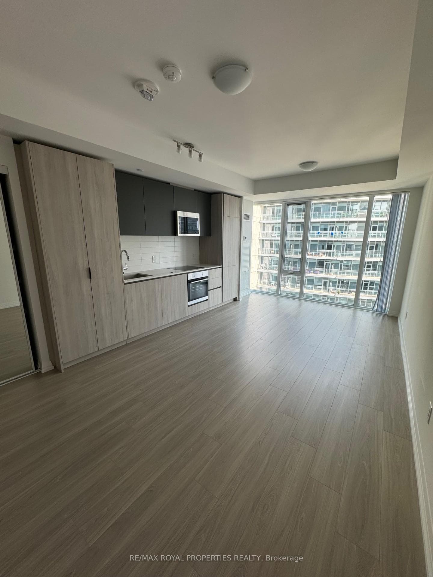 8 Widmer Street Unit 4508 photo 4