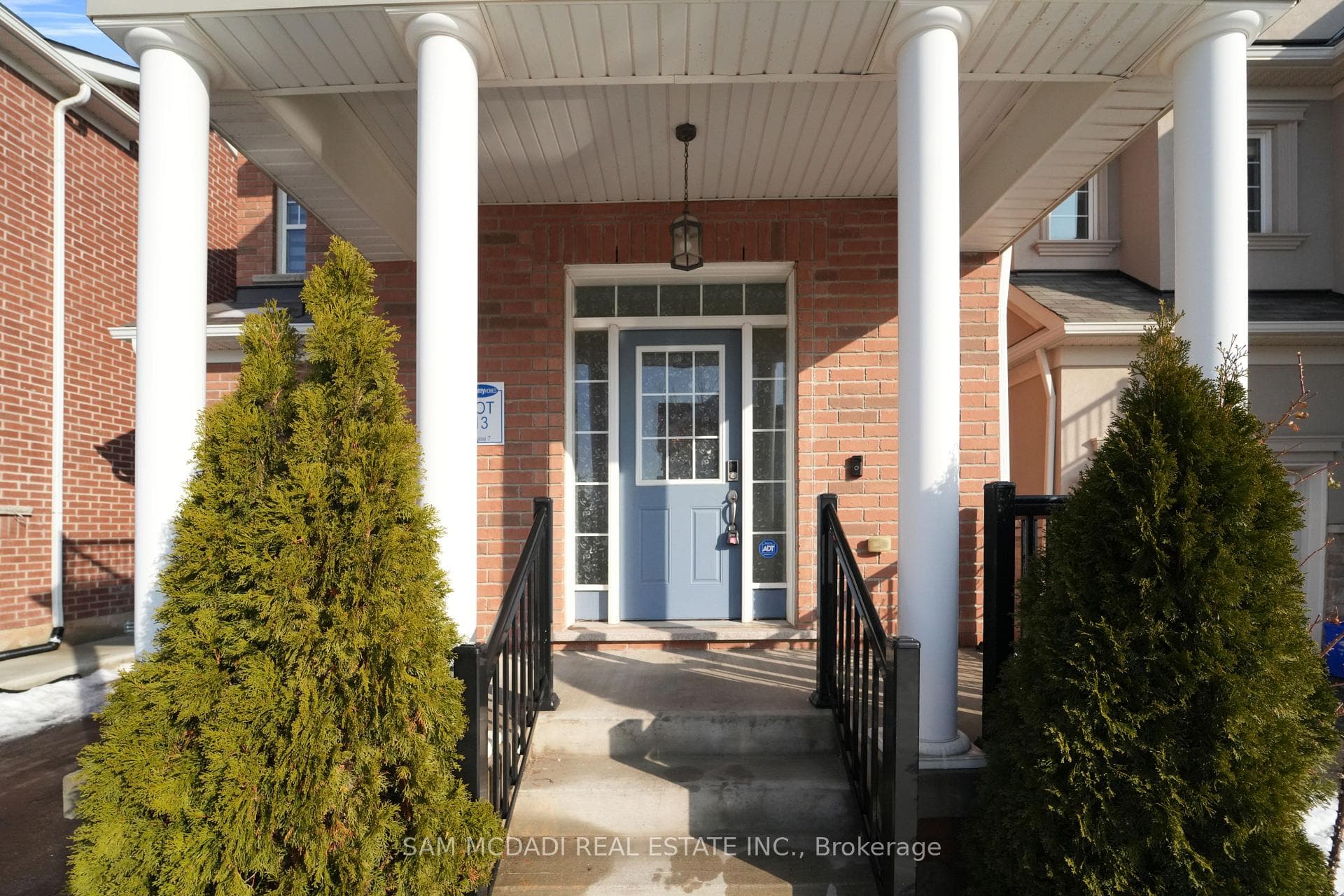 1395 Chretien Street photo 4