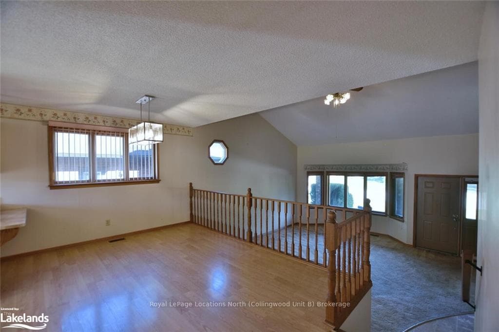 233 SIMCOE Street photo 18