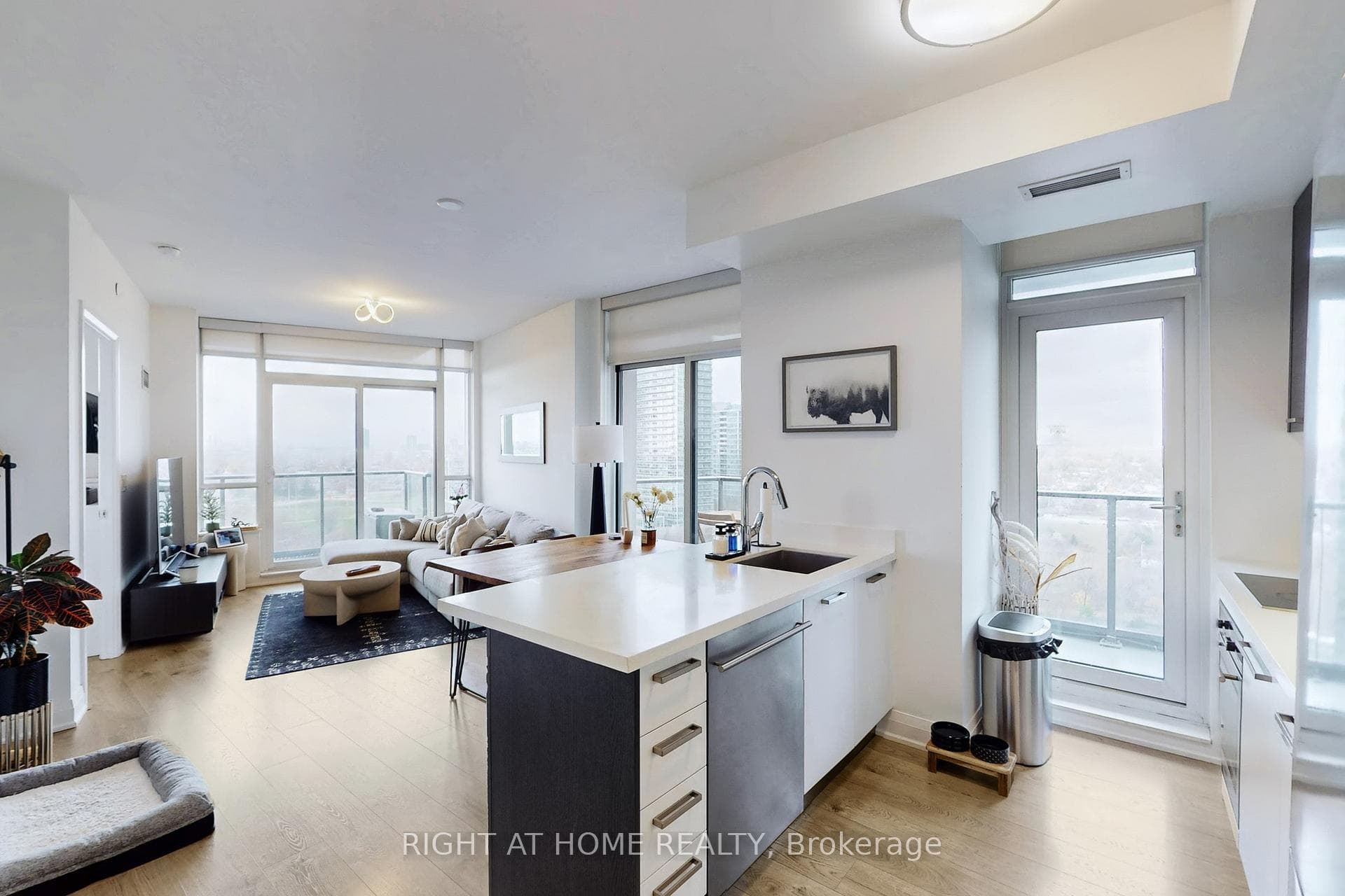 36 Park Lawn Road Unit 1505 photo 7