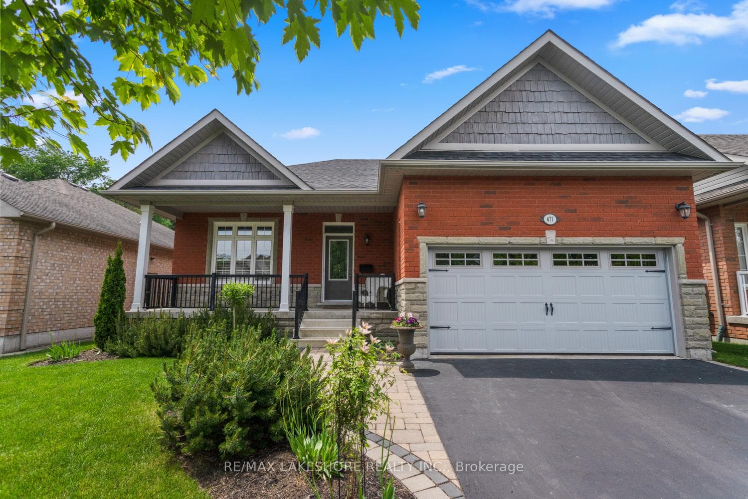 477 Foote Crescent photo 1