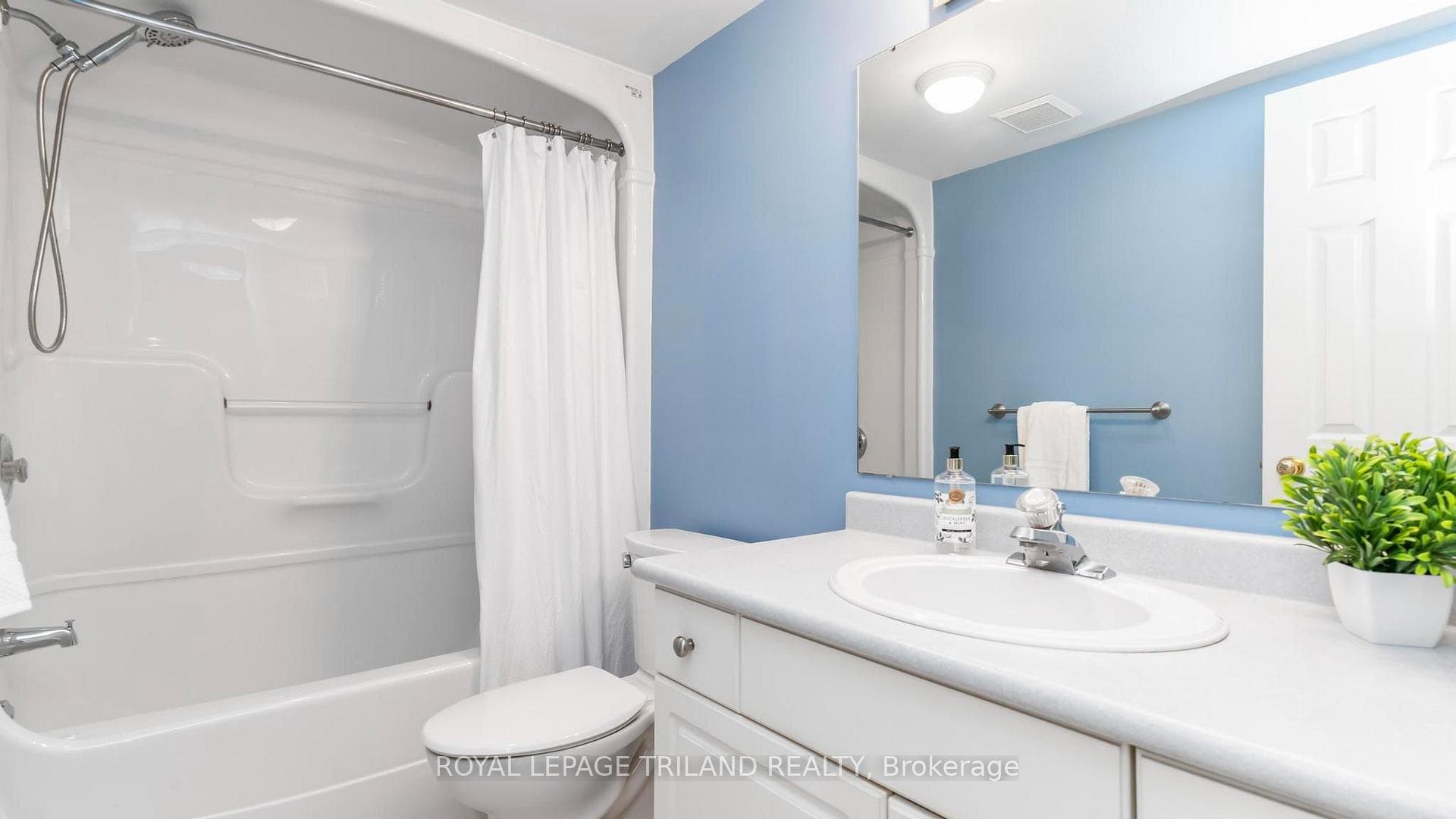 17 WINDEMERE Place photo 26