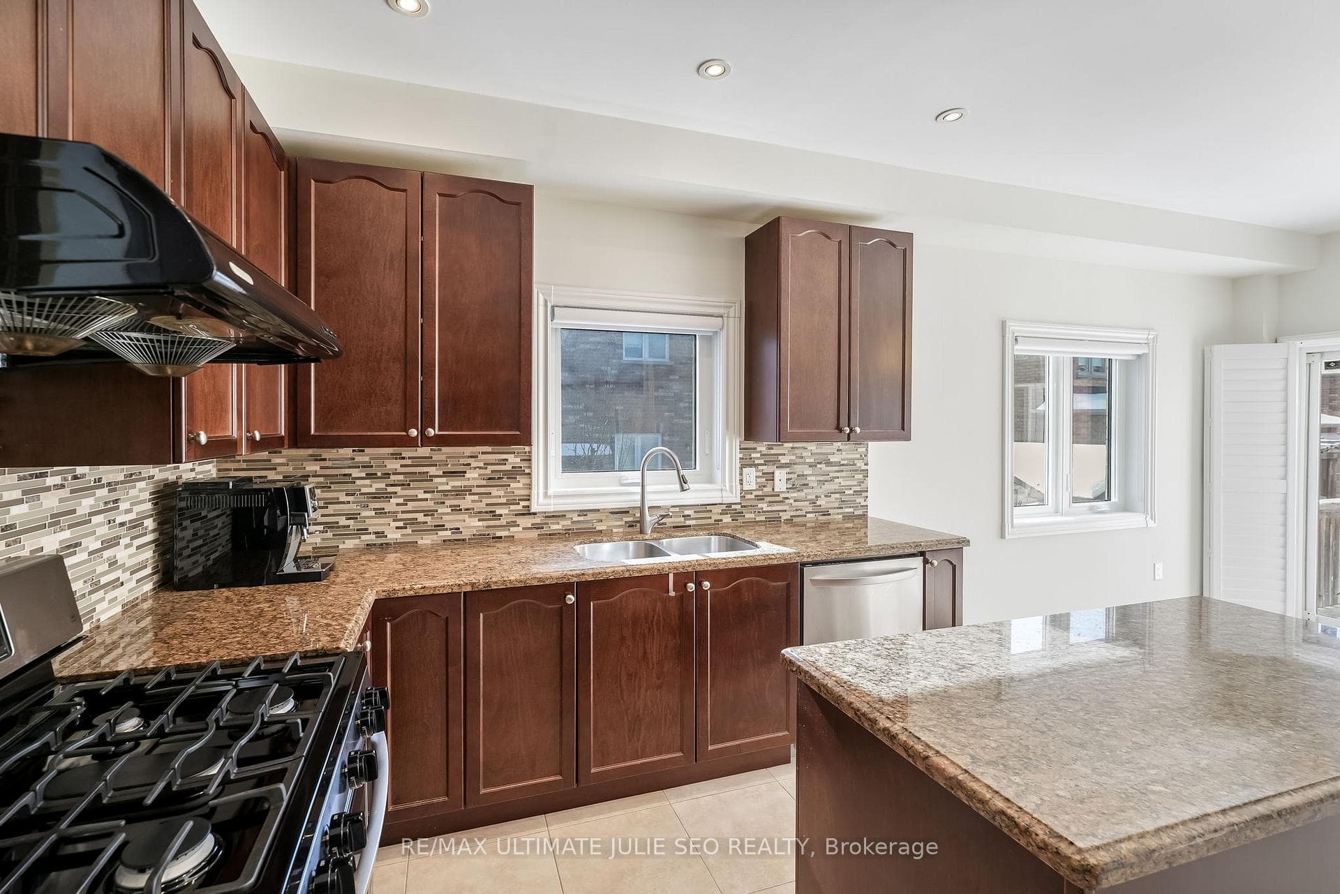 161 Black Maple Crescent photo 9