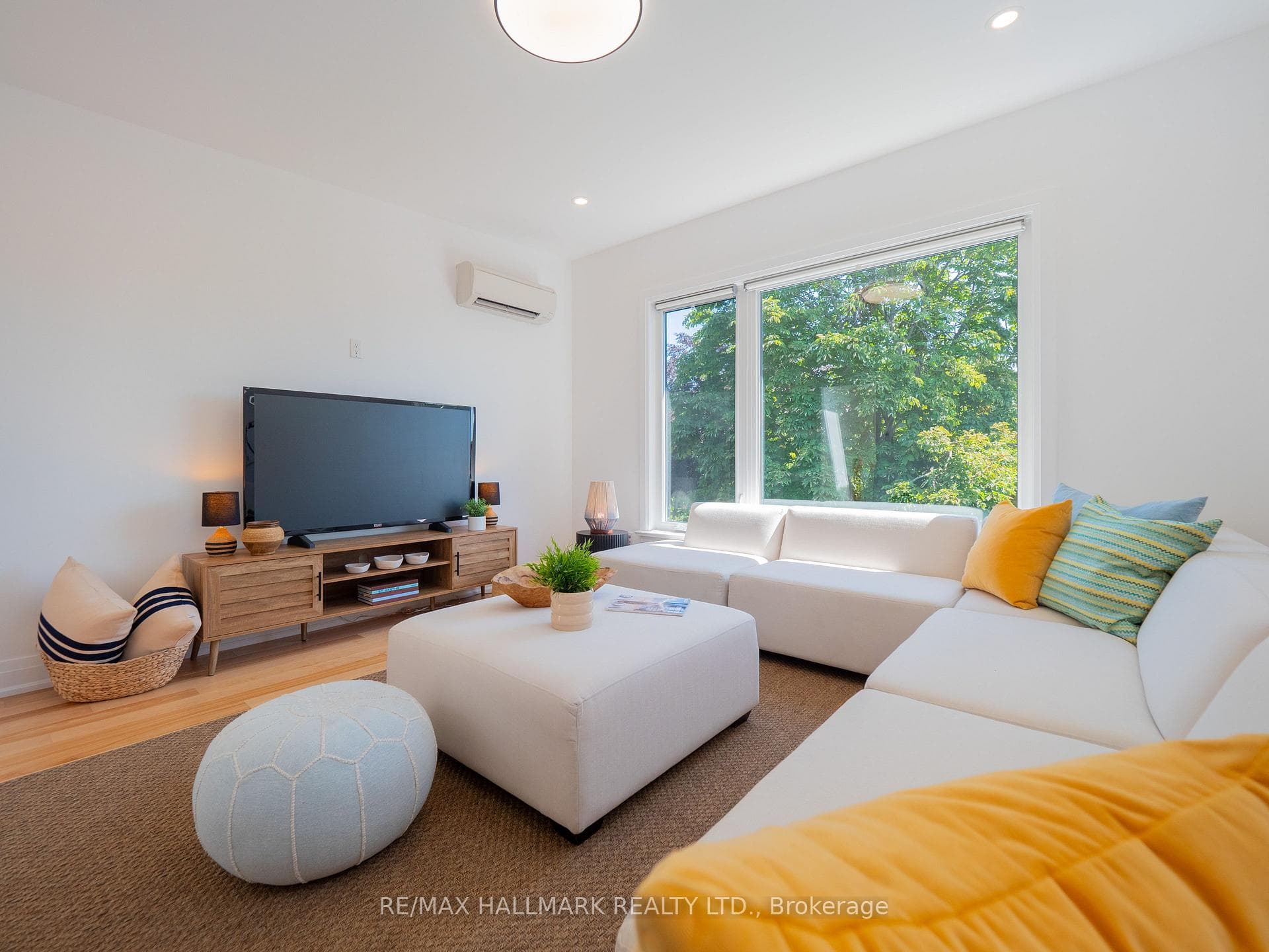 65 Hampton Avenue photo 33