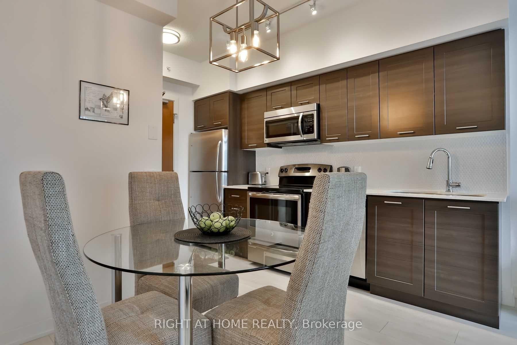 2212 Lake Shore Boulevard Unit 2704 photo 13