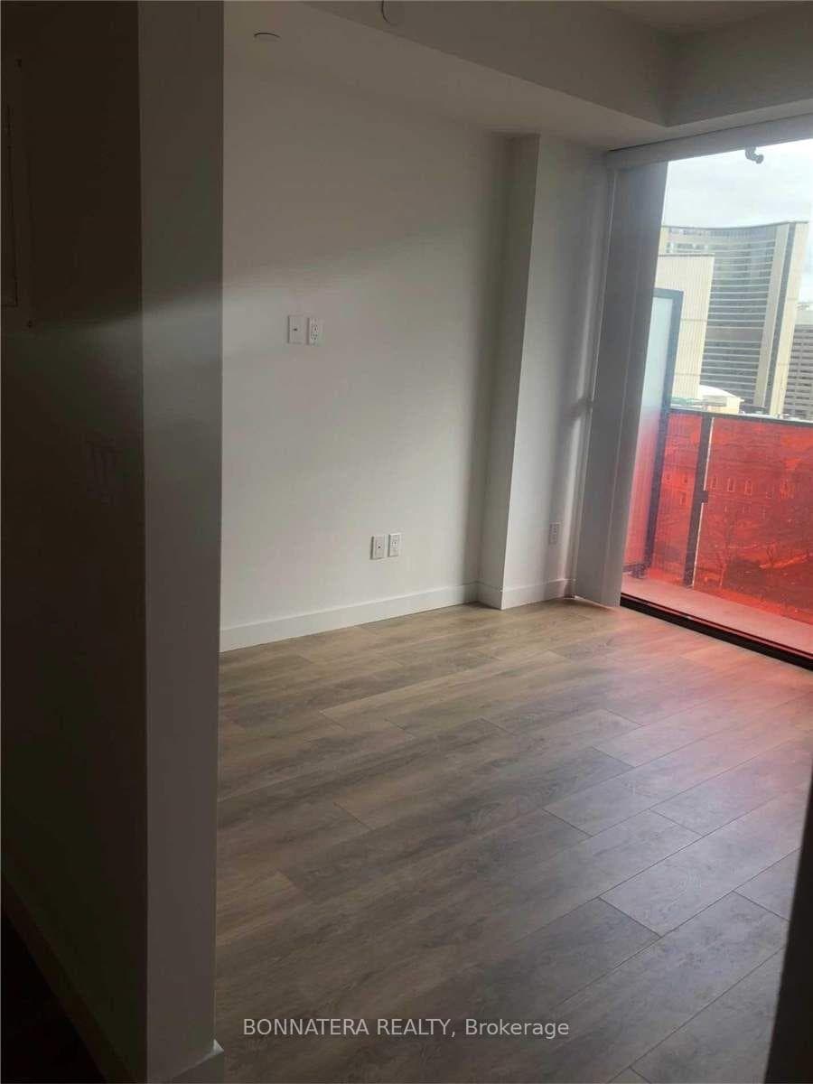 215 Queen Street Unit 1110 photo 9