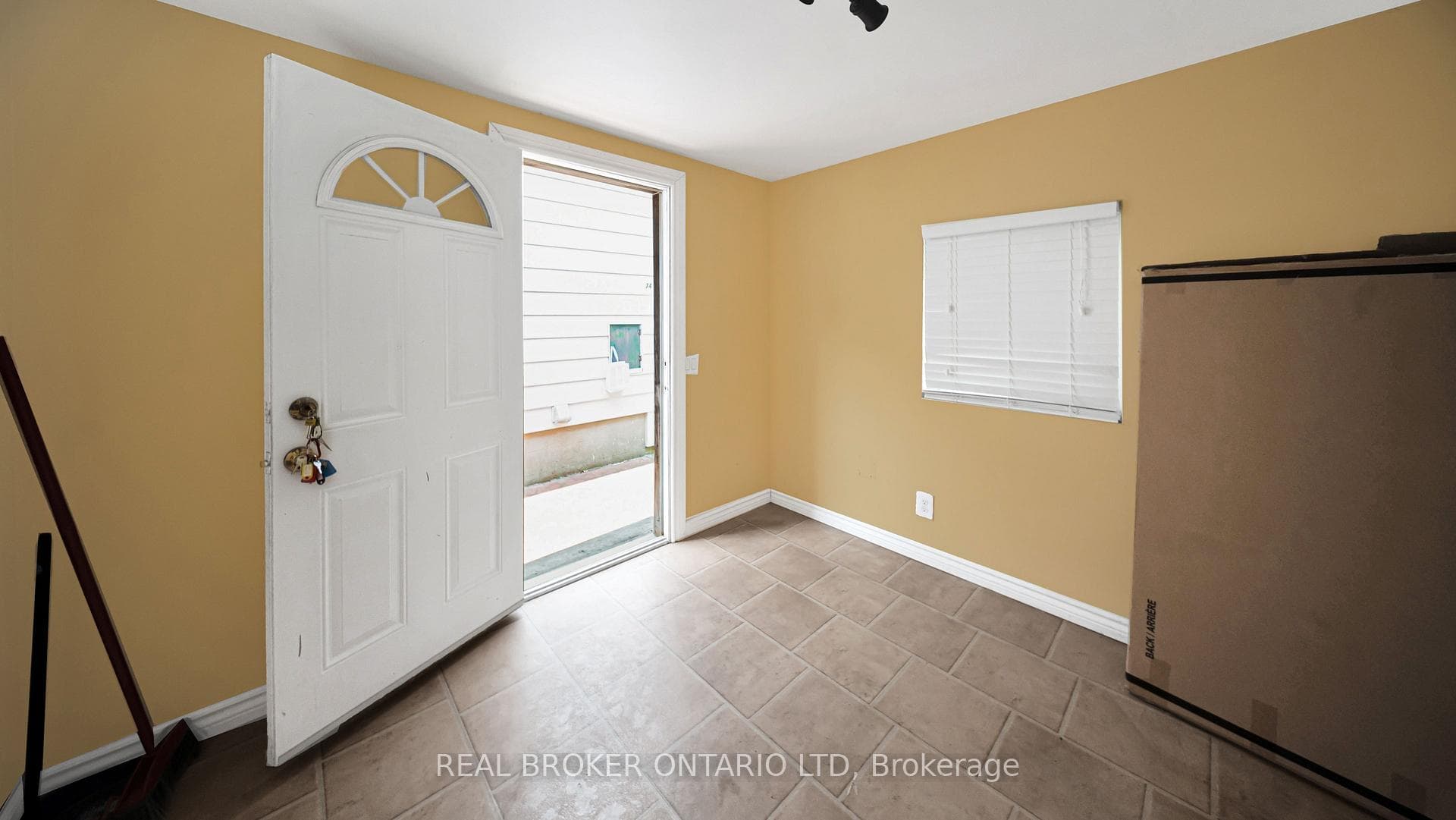 74 Sterling Street photo 19