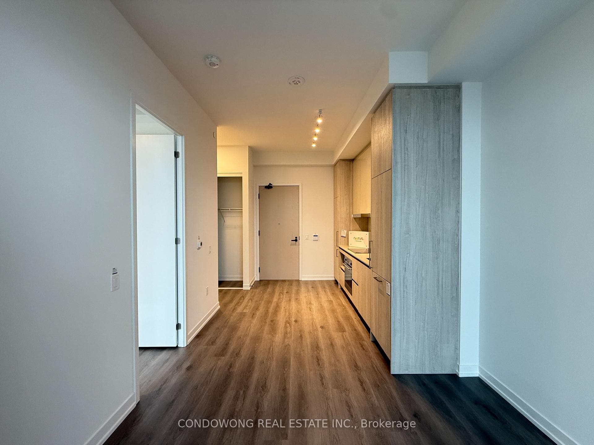 225 Commerce Street Unit 5811 photo 6