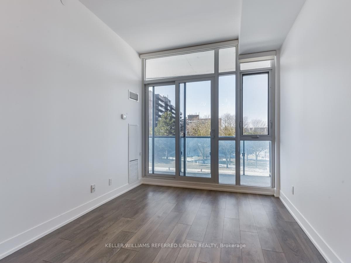 9471 Yonge Street Unit 312 photo 13