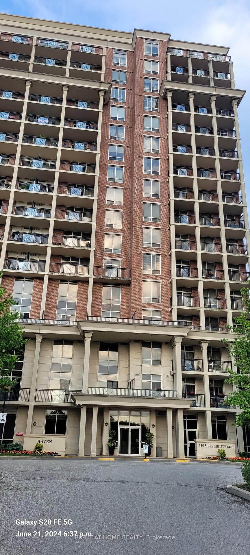 1105 LESLIE Street Unit 402 photo 1
