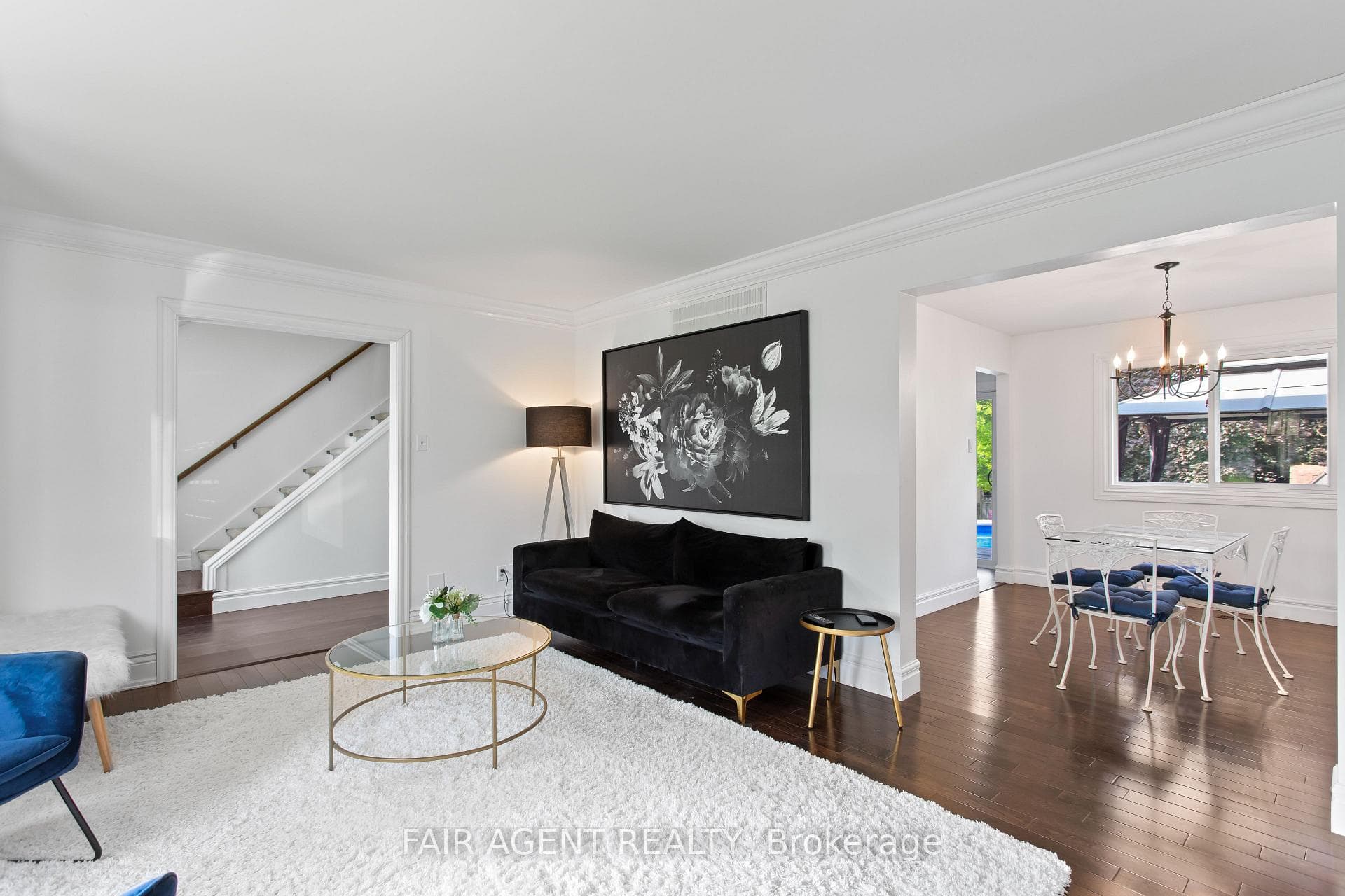 123 ACORN Crescent photo 8