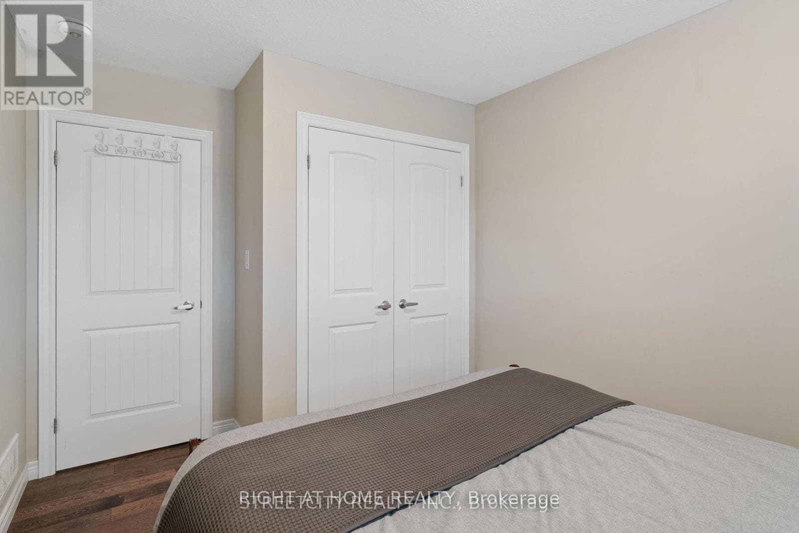 402 TANSBURY Street photo 28