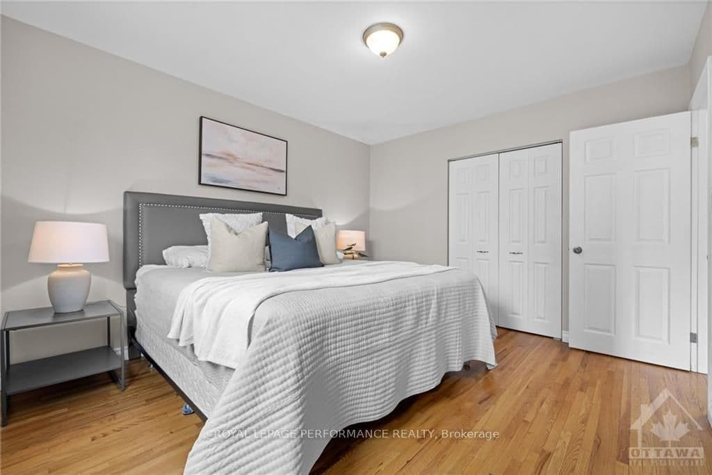 2265 FIFE Crescent photo 12
