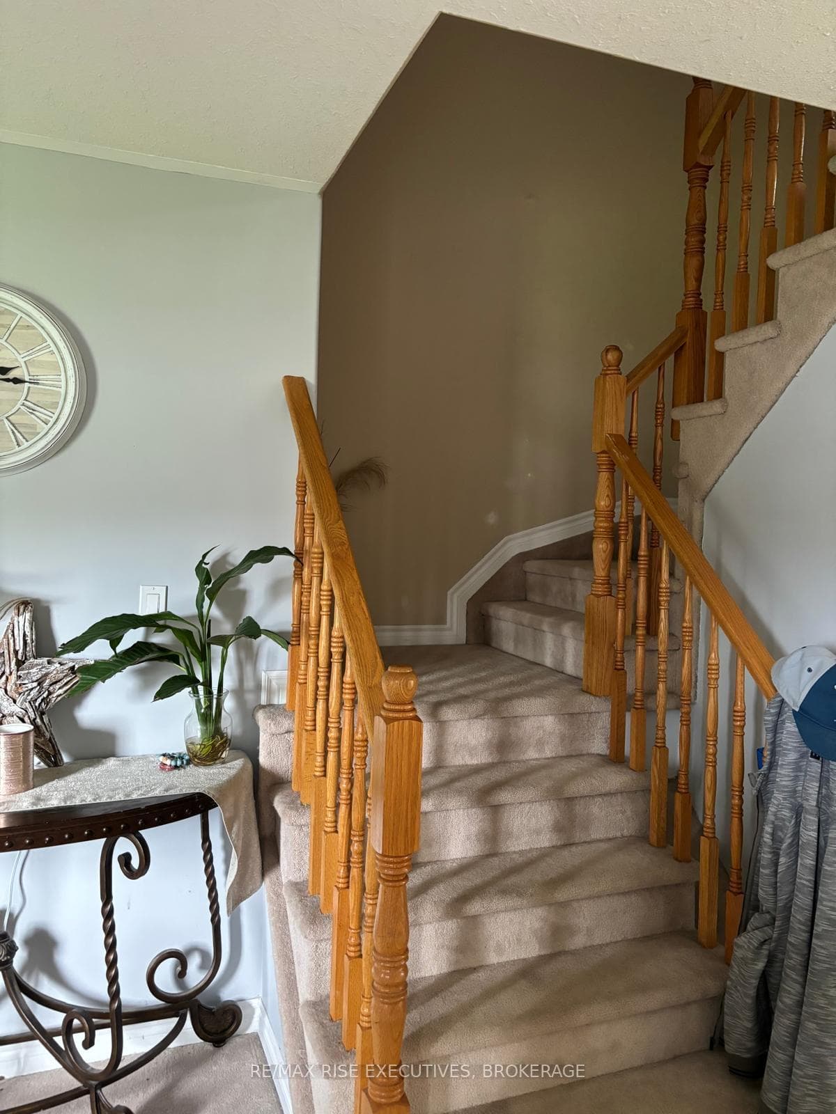 1872 Berrywood Crescent photo 4