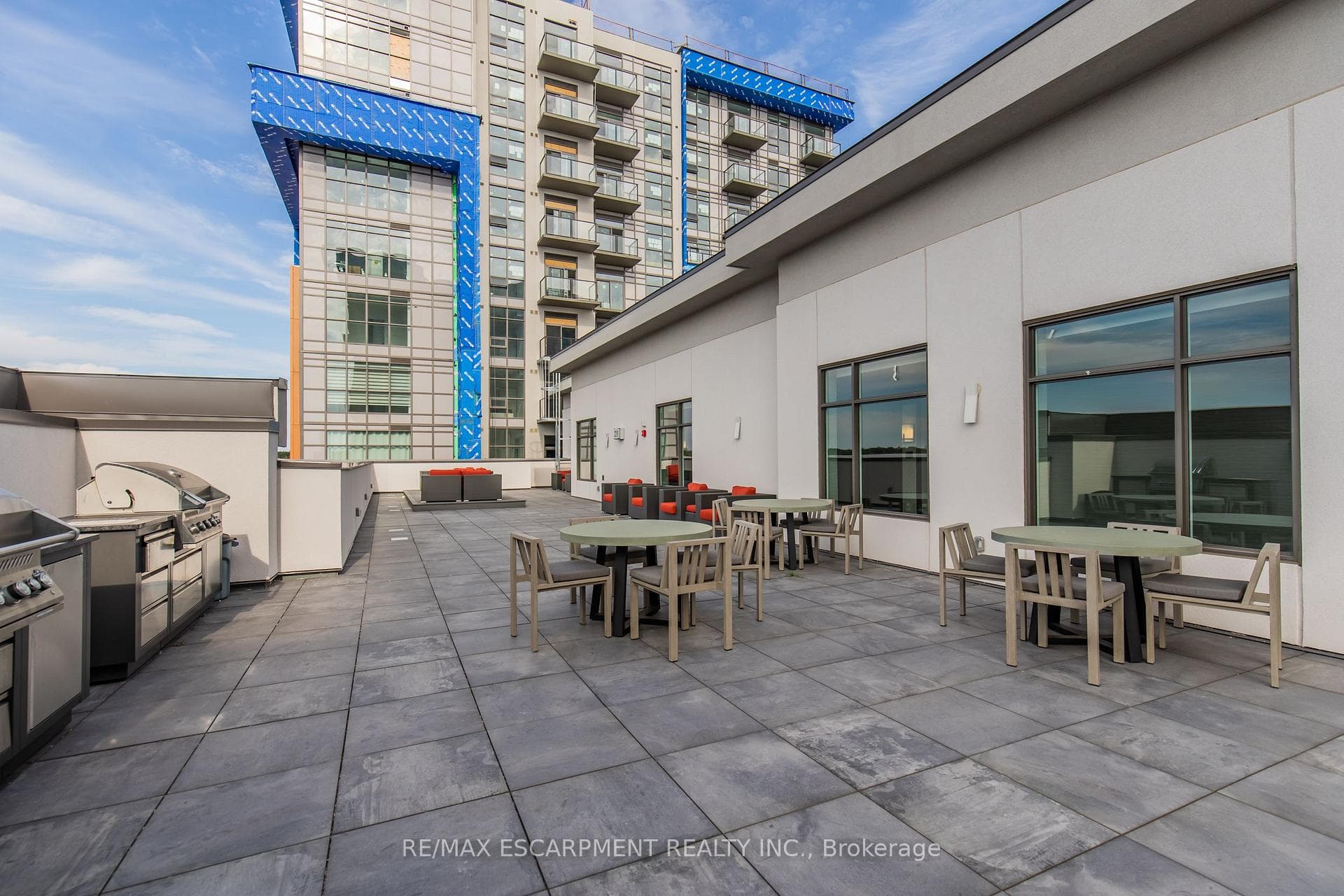 450 Dundas Street Unit 613 photo 32