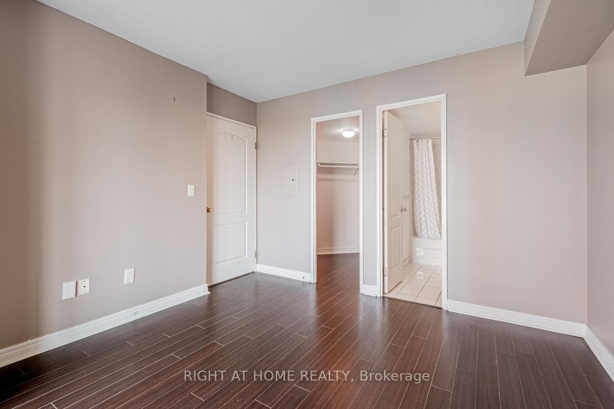 135 POND Drive Unit 708 photo 19