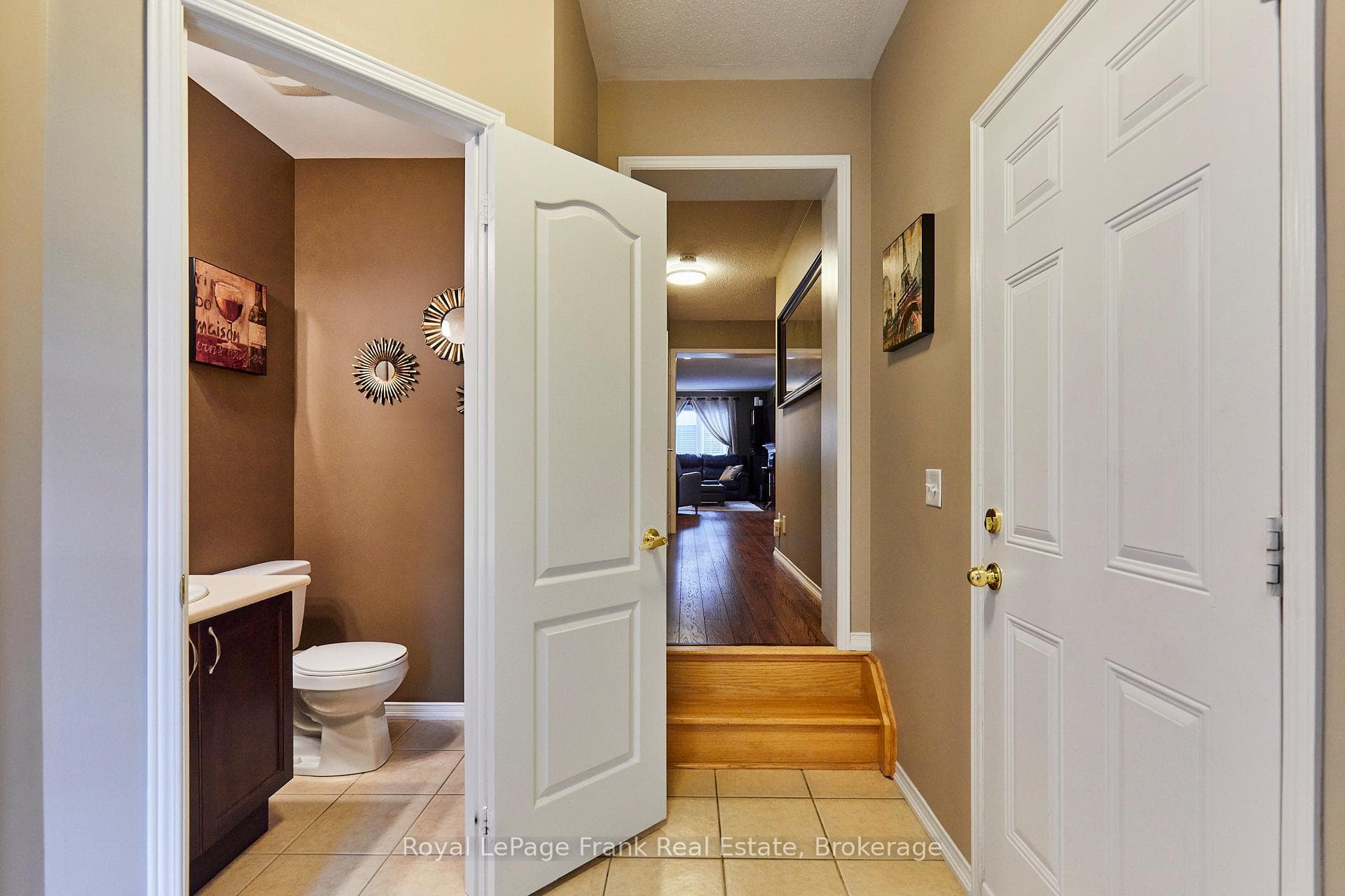 10 Lander Crescent photo 7