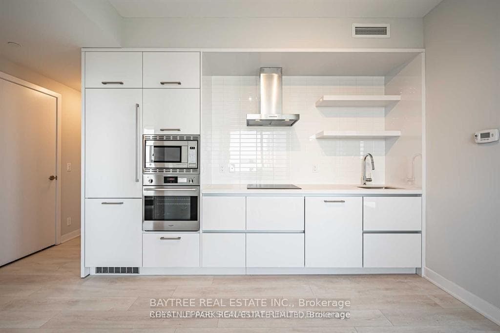 2221 Yonge Street Unit 2202 photo 3