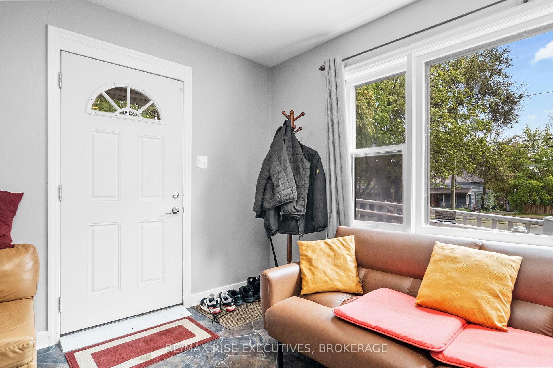 89 DUNDAS Street photo 6