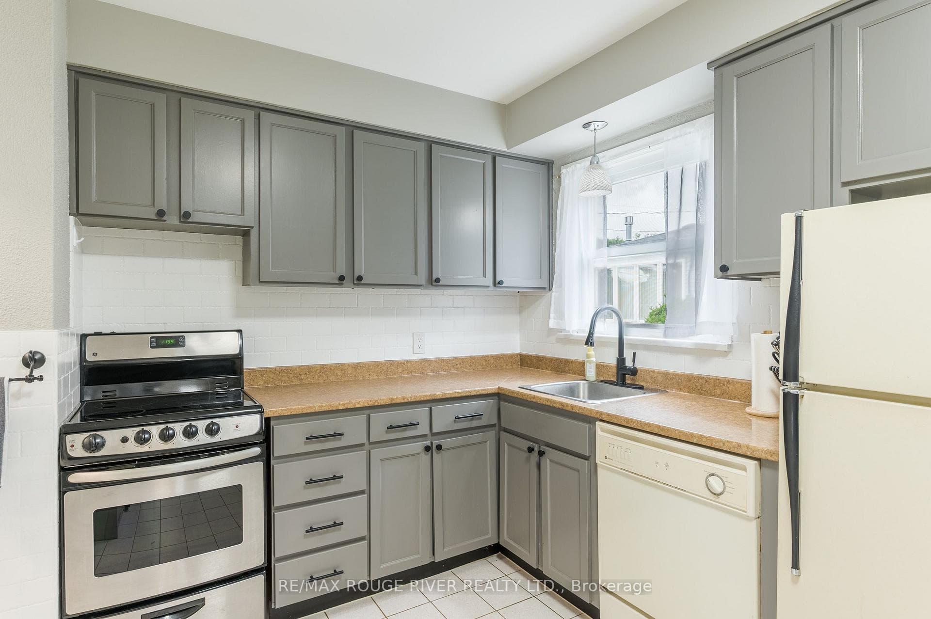 36 Kawartha Drive photo 13