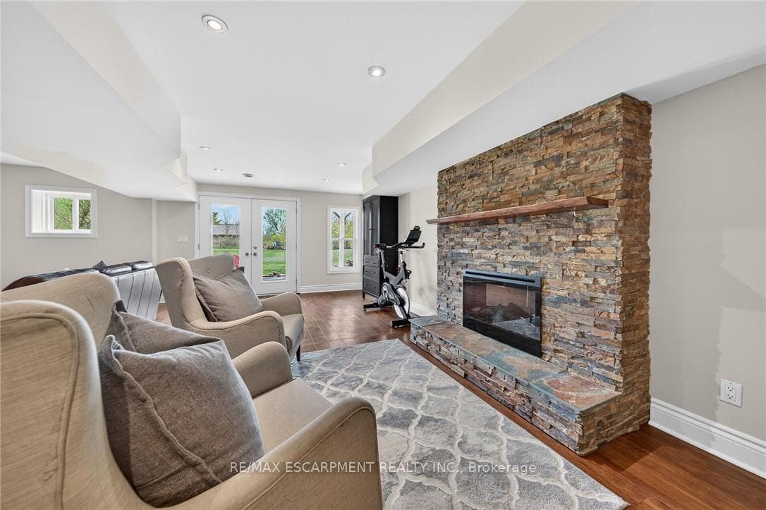 20 Haldimand Trail photo 32