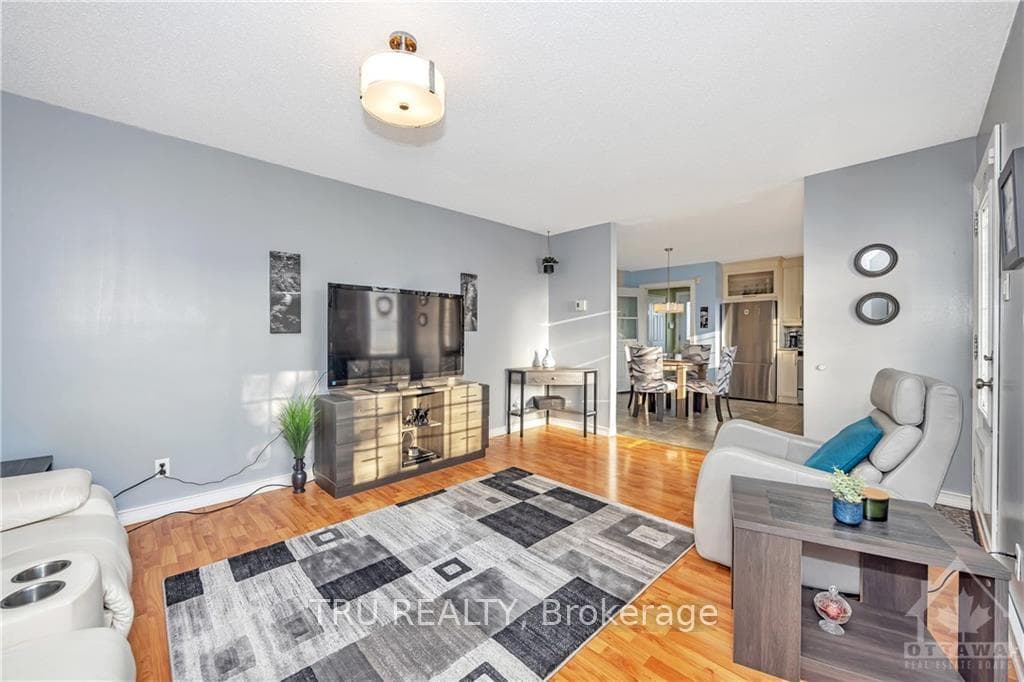 557 BOLT Street photo 10