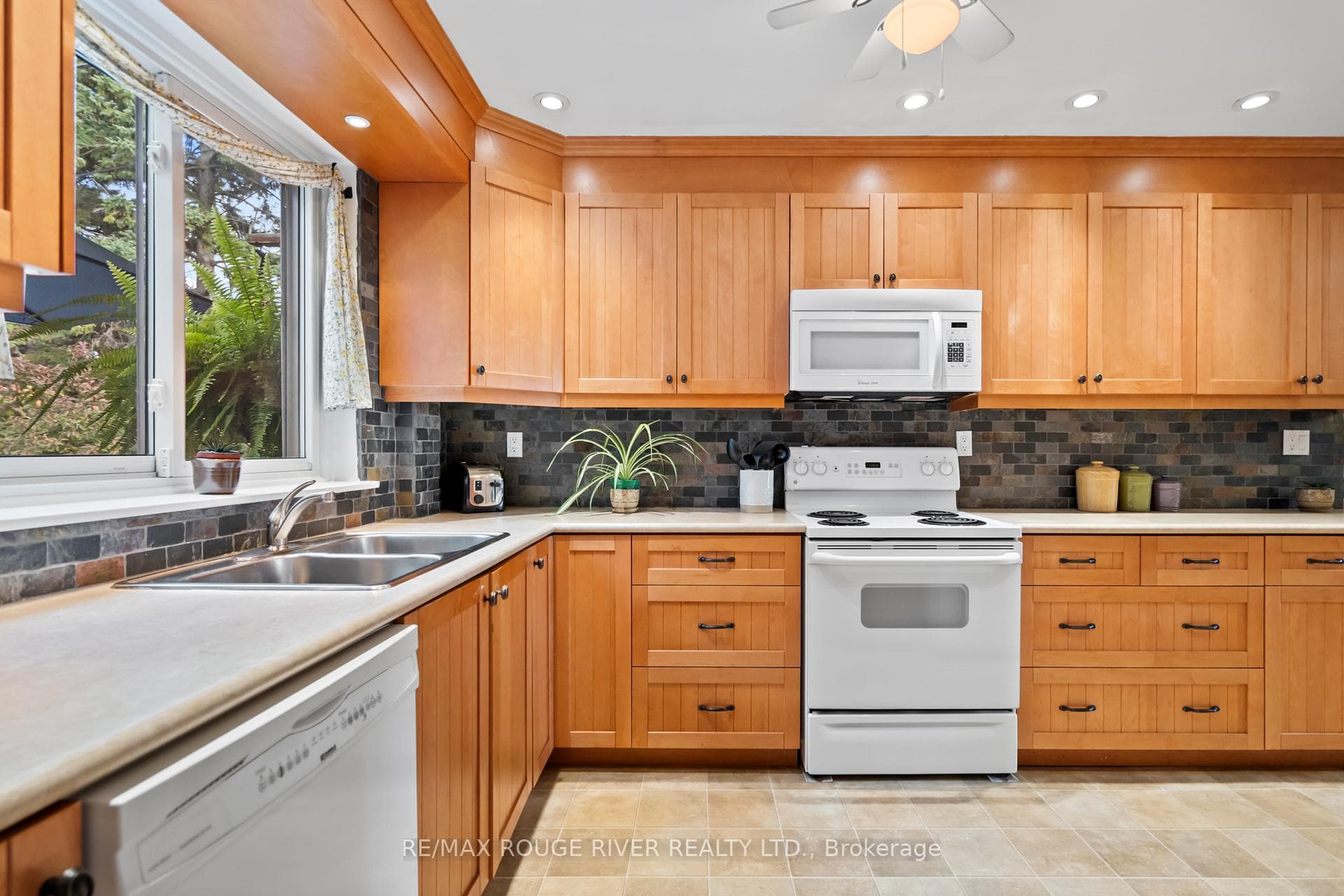 48 Kings Crescent photo 14