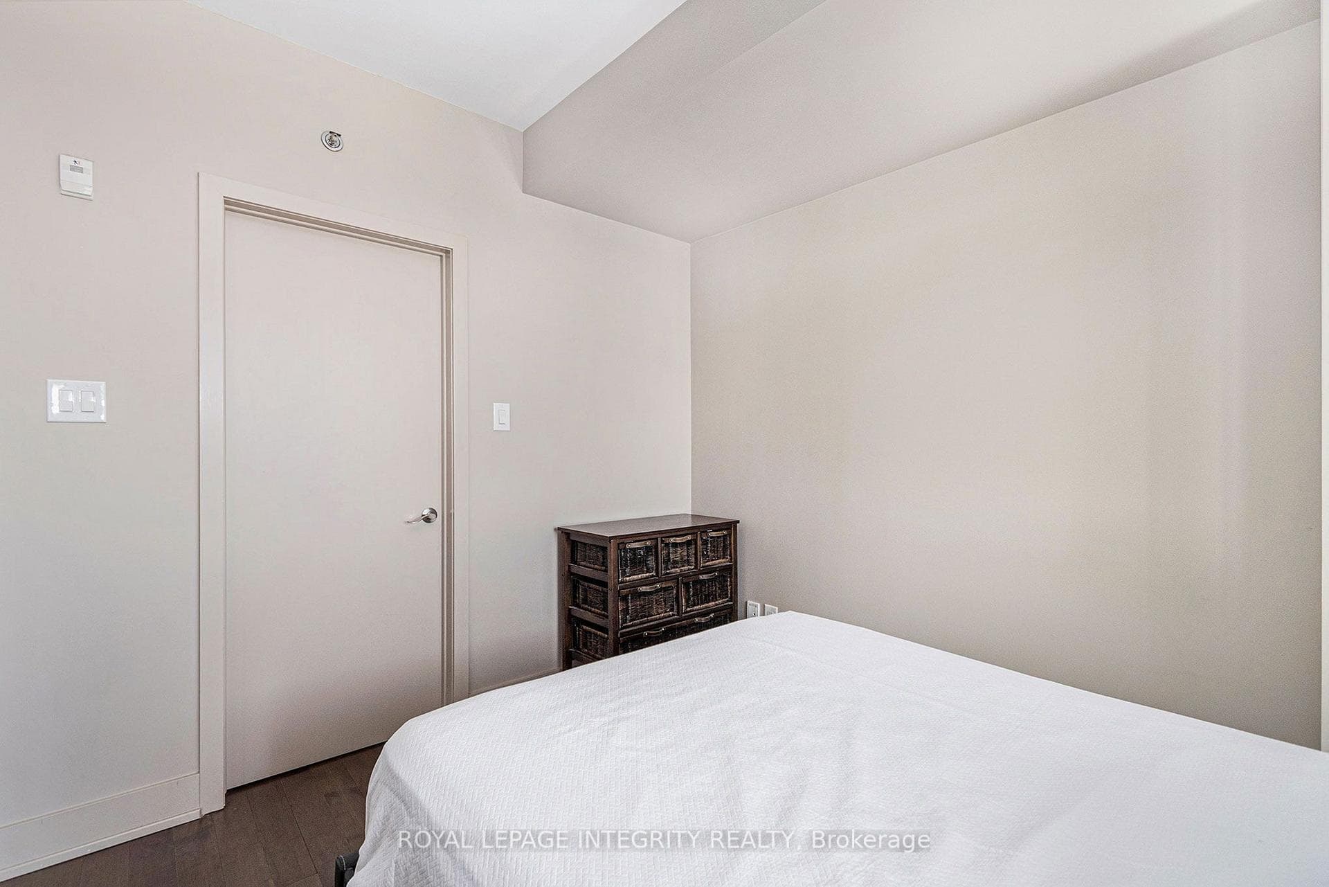 108 Richmond Road Unit 805 photo 17