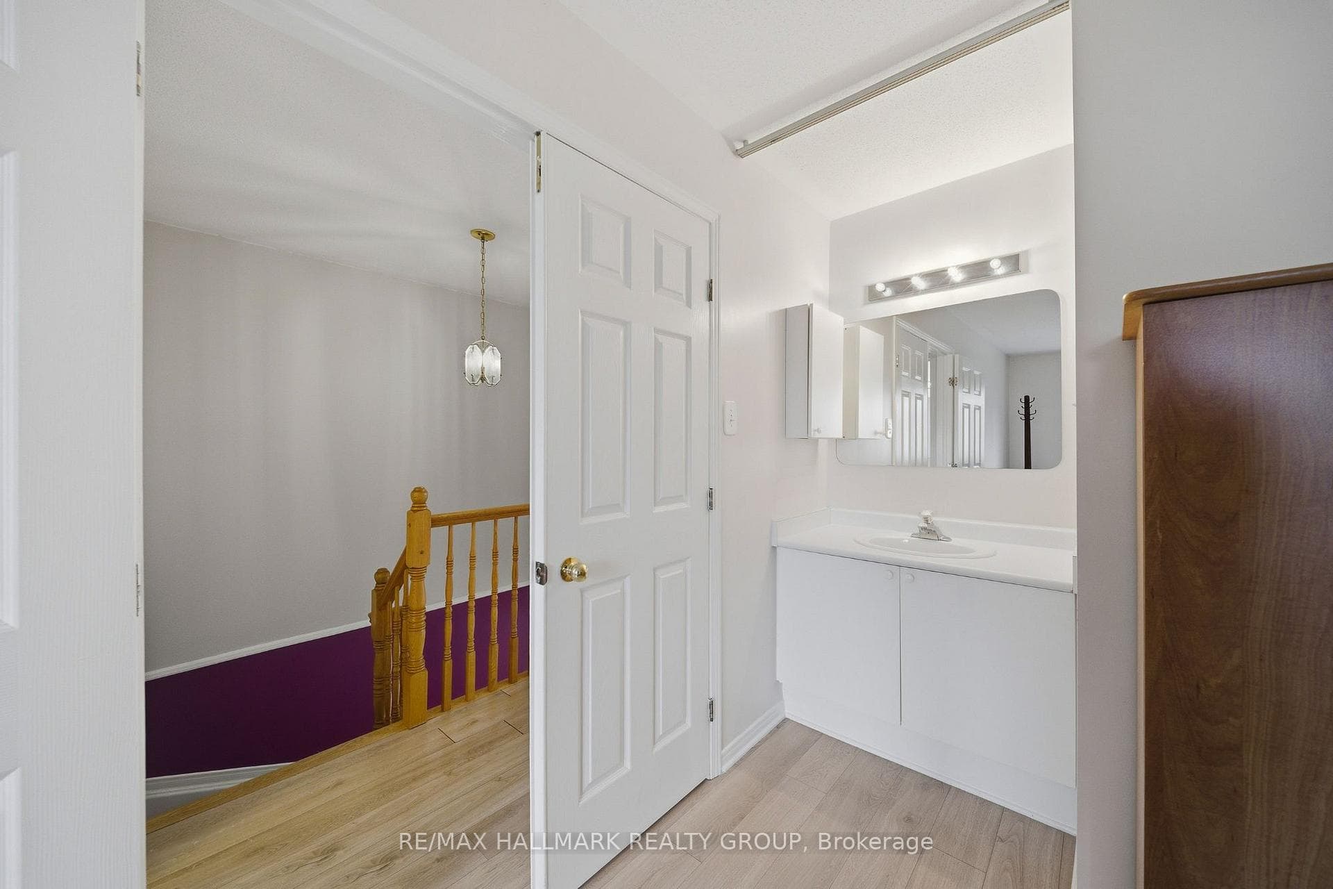902 Paradise Crescent photo 18