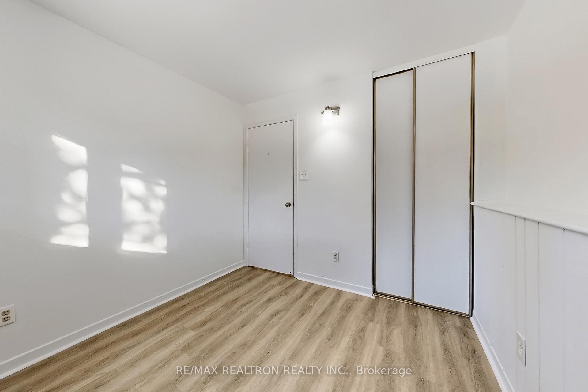 32 Panter Crescent photo 38