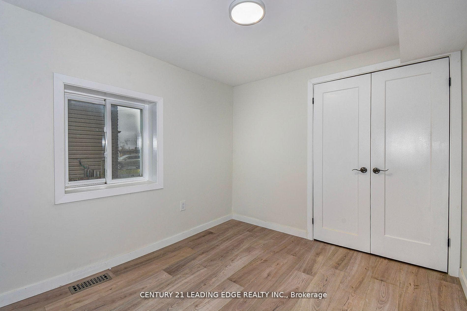 220 Queen Street Unit Lower photo 8
