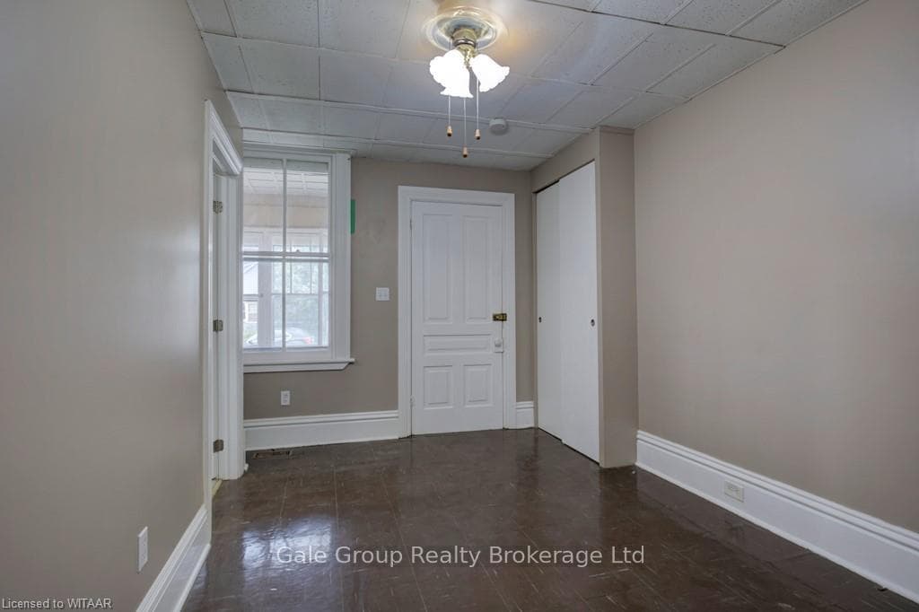 11 NORWICH Avenue photo 8