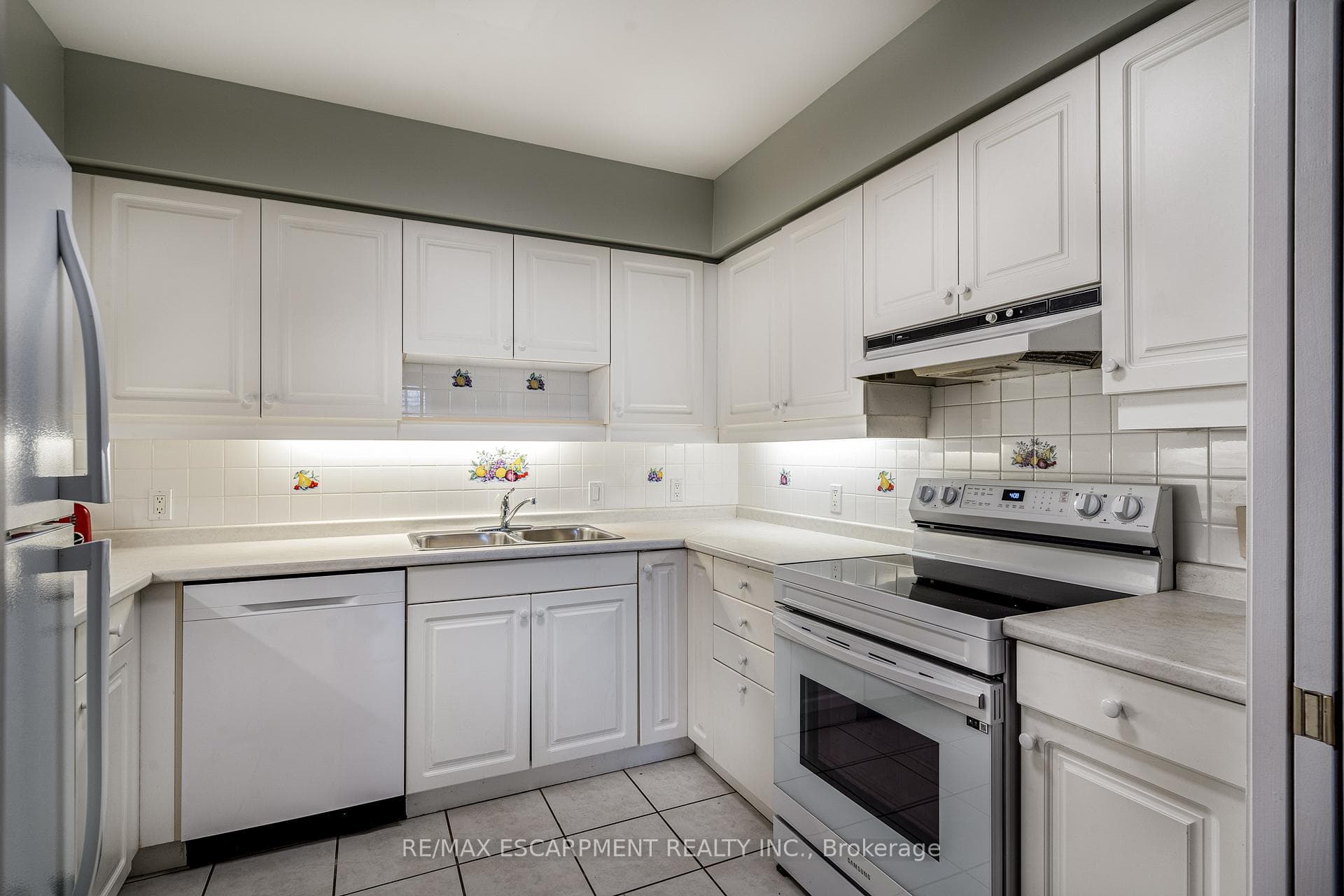 77 Governor's Road Unit 404 photo 16