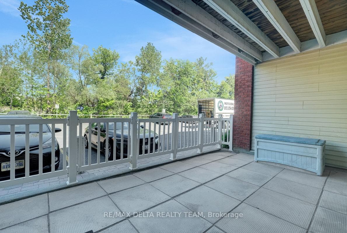 1099 Cadboro Road Unit 107 photo 24