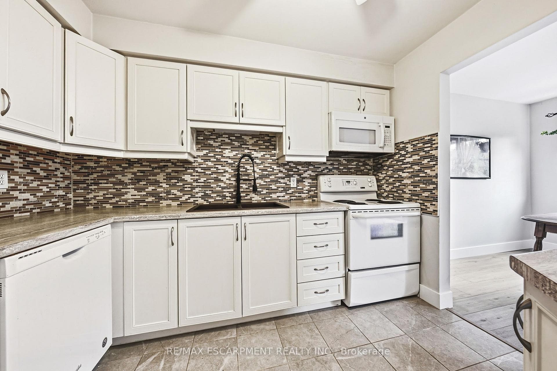 564 Sheraton Road Unit 14 photo 7