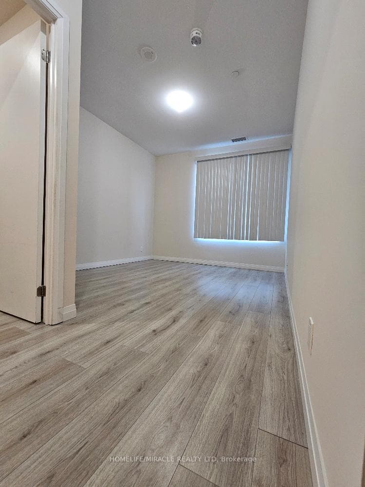 2152 Lawrence Avenue Unit 101 photo 27