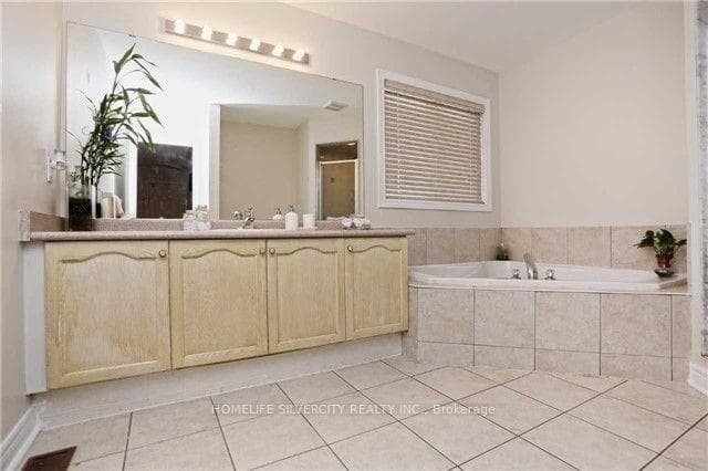 26 Slessor Lane Unit Upper photo 9