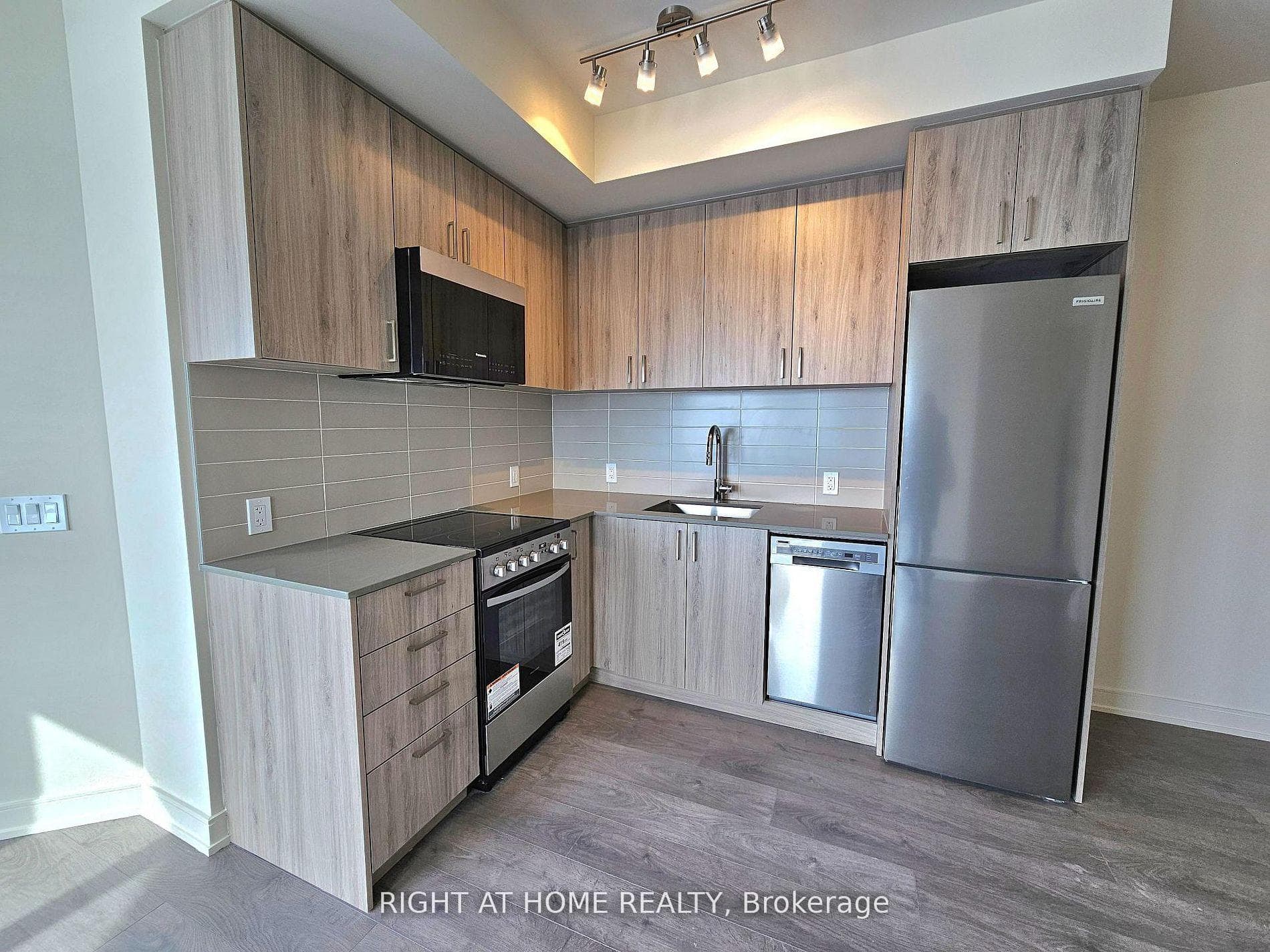 8020 Derry Road Unit 2109 photo 9