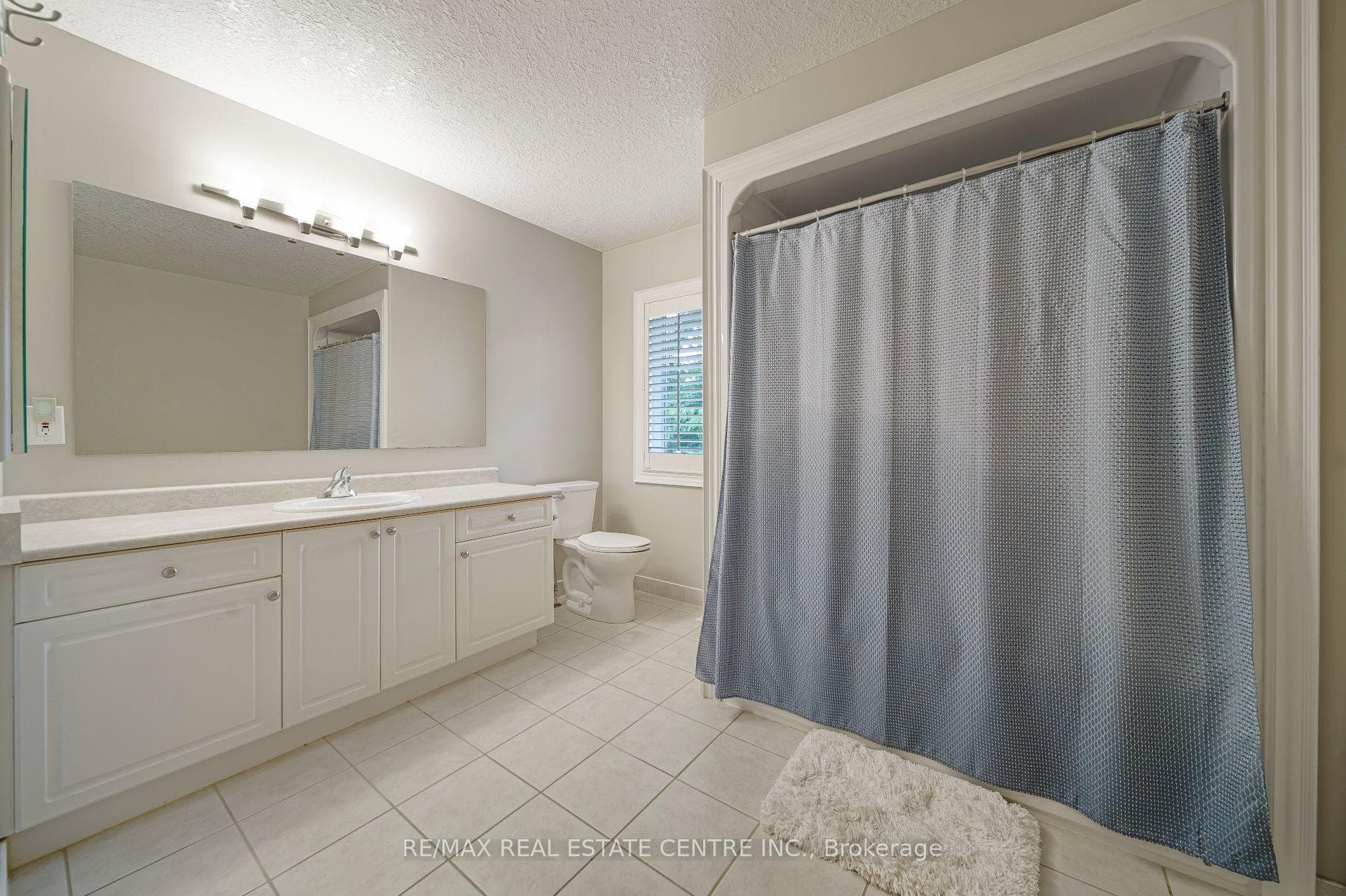 112 Dirksen Court photo 32