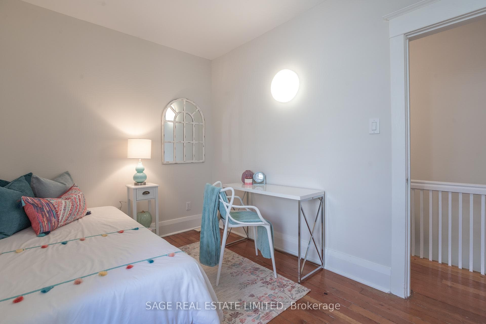 38 Queensdale Avenue photo 14